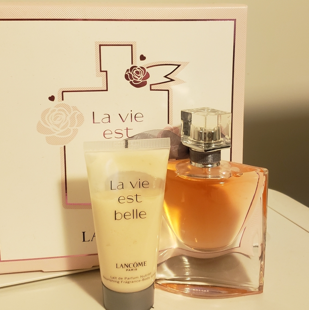 LANCOME La Vie este Belle